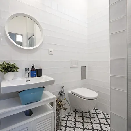 Apartment Days - Private Terrace - Spacious - Hip District Prague