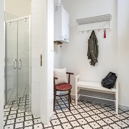 Days - Private Terrace - Spacious - Hip District