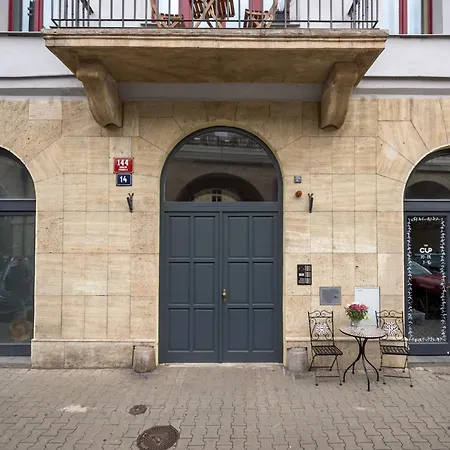Apartment Days - Private Terrace - Spacious - Hip District Prague