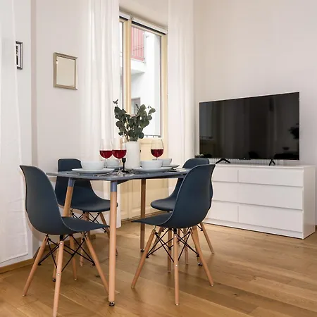 Days - Private Terrace - Spacious - Hip District Lägenhet Prag