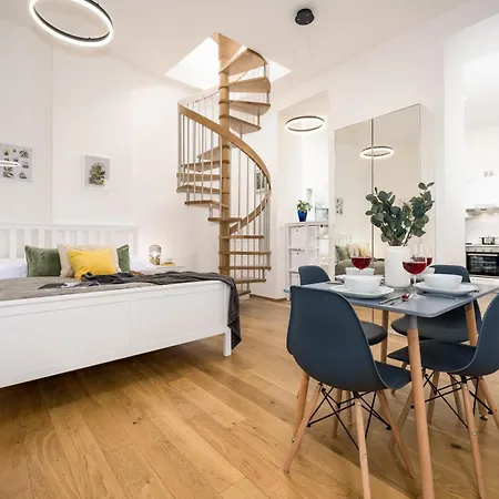 Apartment Days - Loft With Terrace In Karlin *